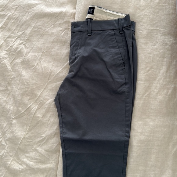 Abercrombie & Fitch - Chino Pants, 30x30 in Dark Gray - Picture 2 of 3